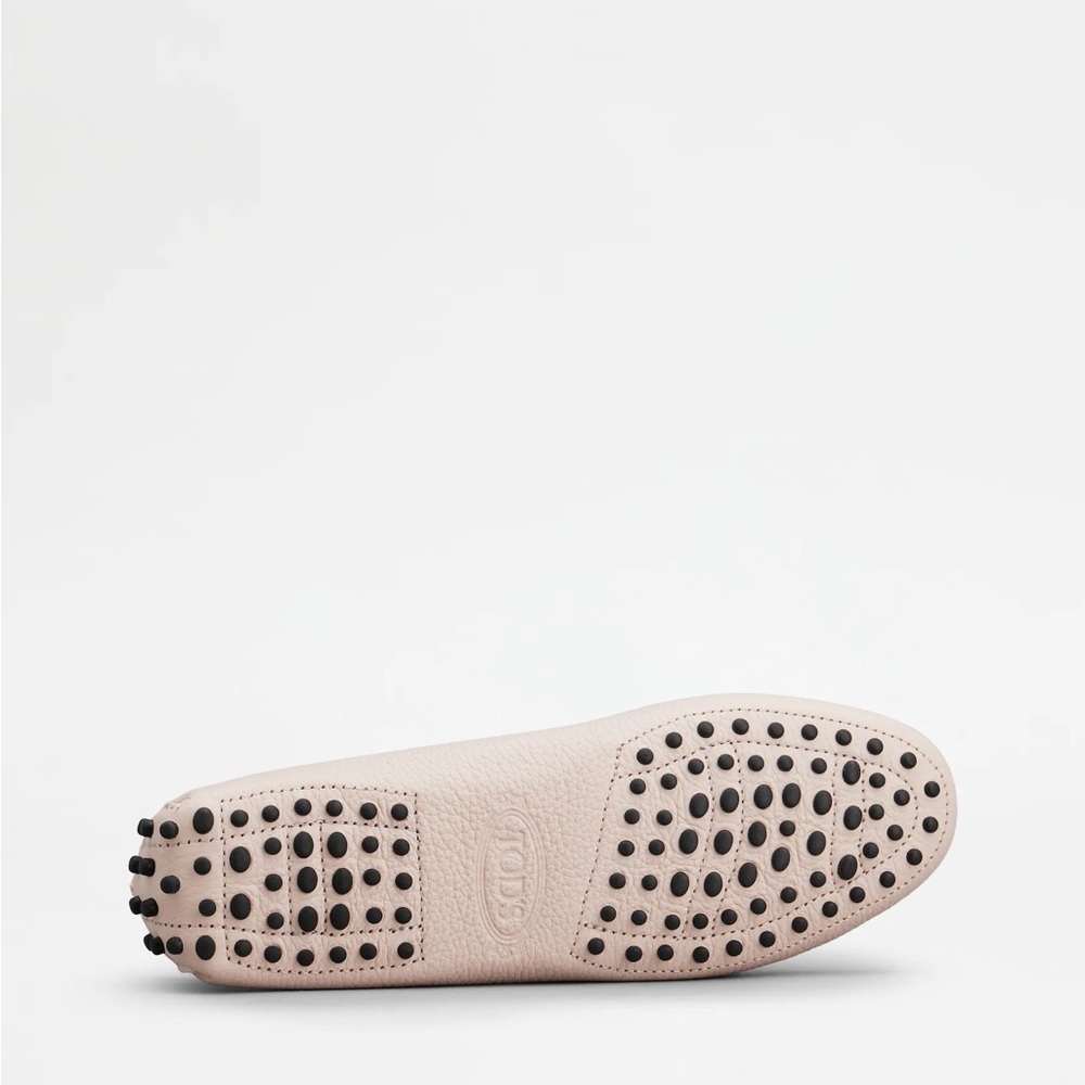 TOD’S Gommino Driving Shoes in Leather - Light Pink - Picture 3 of 10